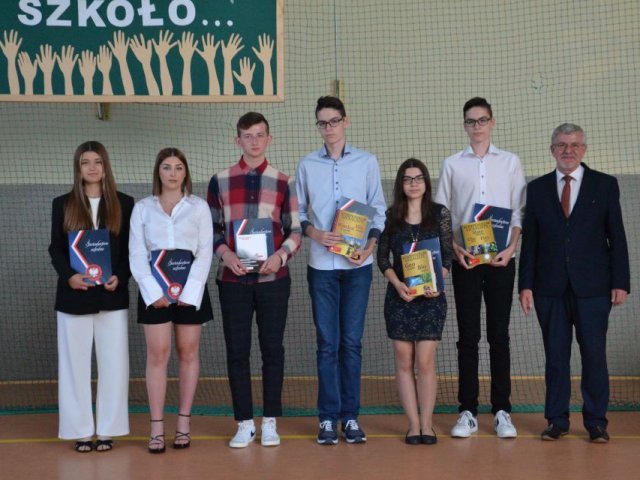 Fotorelacja z uroczystości zakończenia roku szkolnego 2021/22