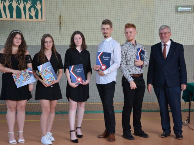 Fotorelacja z uroczystości zakończenia roku szkolnego 2021/22