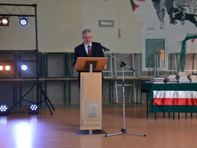 POŻEGNANIE MATURZYSTÓW