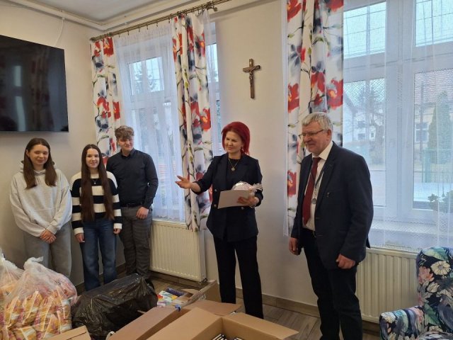 Pomoc dla domu dziecka Hanka w ramach olimpiady Zwolnieni z Teorii